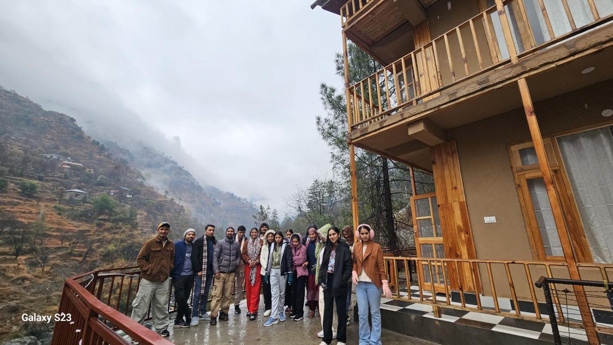 The Fiza Retreat Tirthan Banjār Екстериор снимка