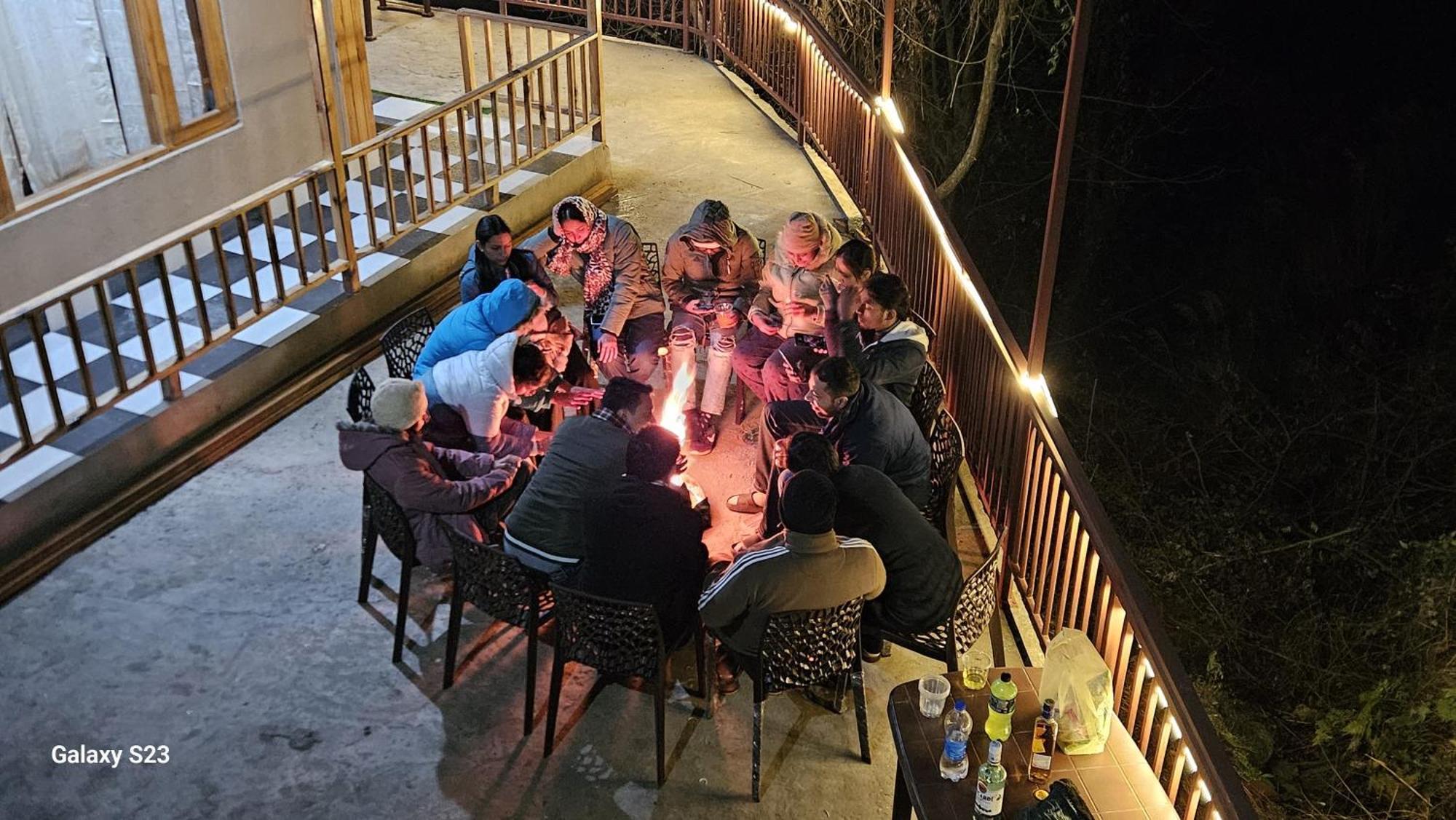The Fiza Retreat Tirthan Banjār Екстериор снимка