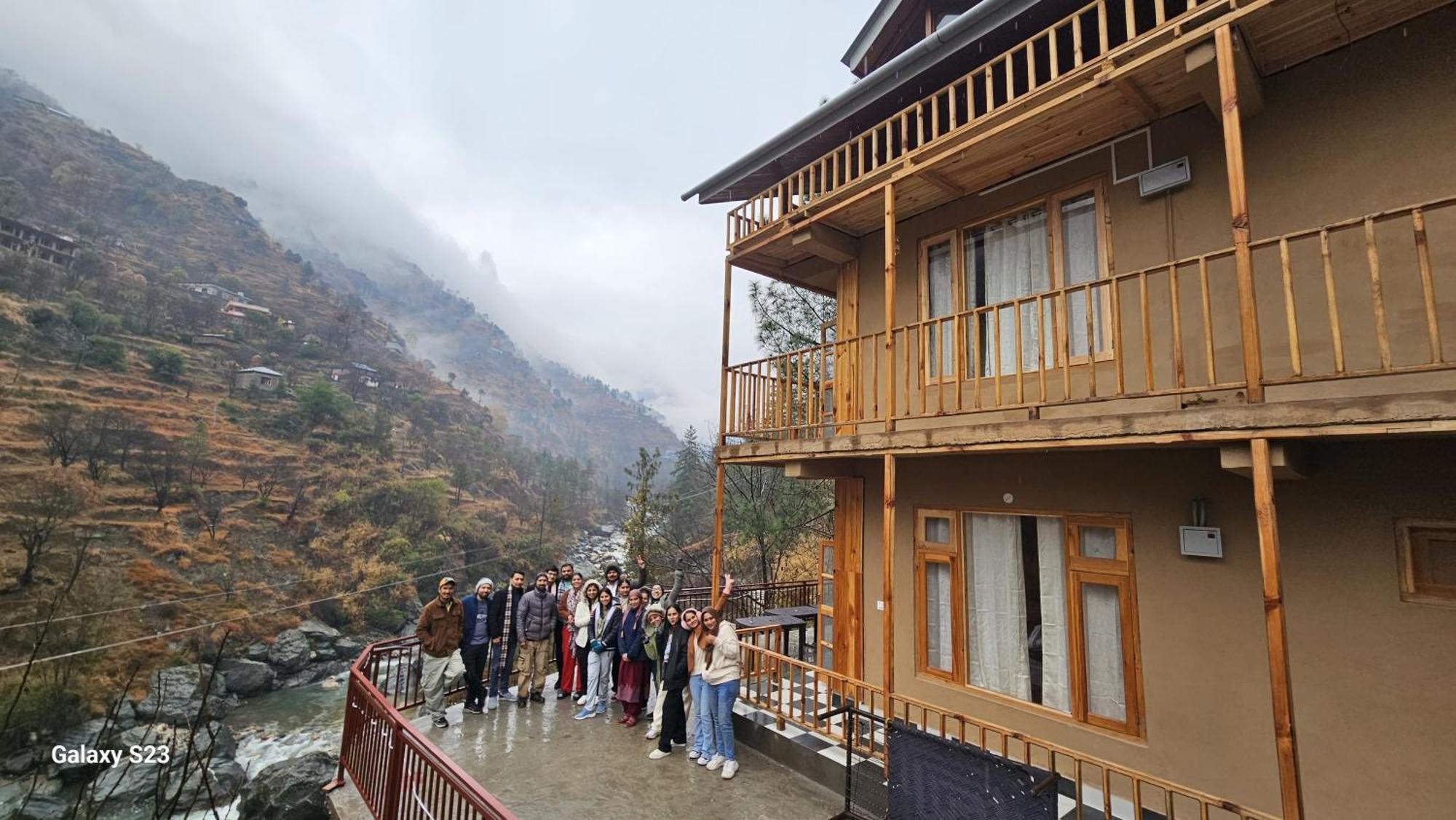 The Fiza Retreat Tirthan Banjār Екстериор снимка