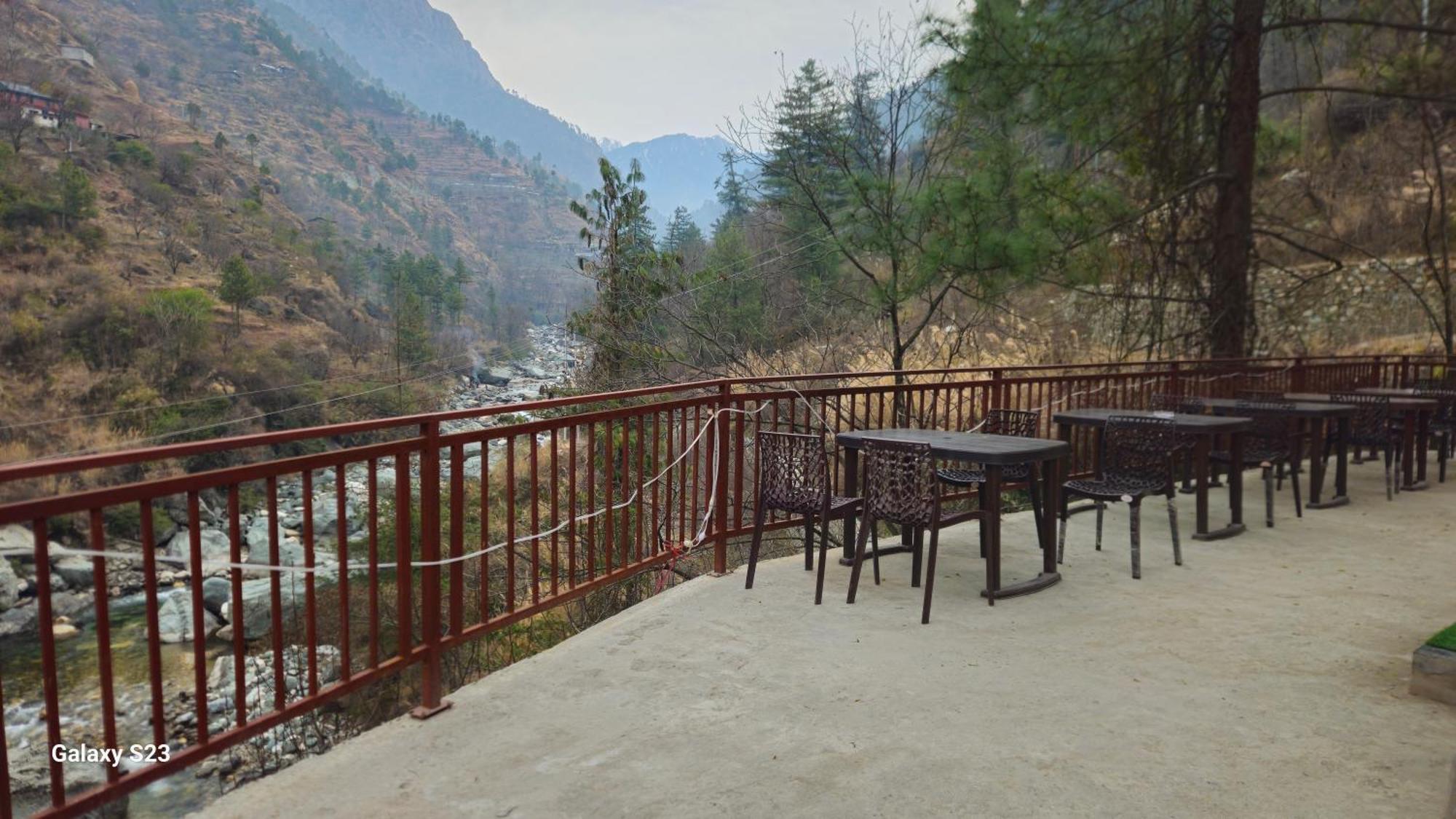 The Fiza Retreat Tirthan Banjār Екстериор снимка