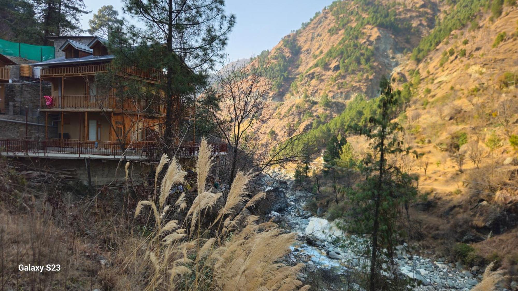 The Fiza Retreat Tirthan Banjār Екстериор снимка