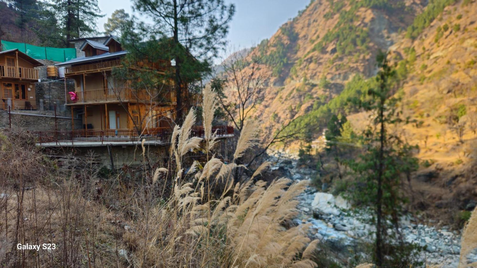 The Fiza Retreat Tirthan Banjār Екстериор снимка