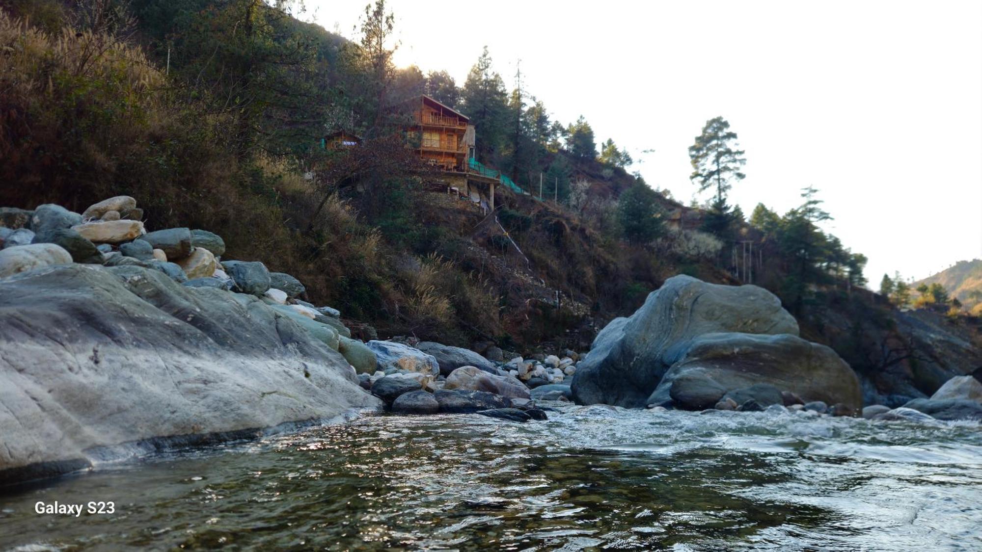 The Fiza Retreat Tirthan Banjār Екстериор снимка